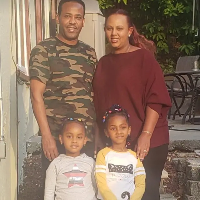 ቲና ከባለቤቷ እና ከሁለት ልጆቿ ጋር