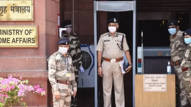 டெல்லி காவல்துறை ஆணையர் எஸ்.எம். ஸ்ரீவாத்சவ்