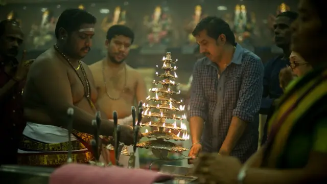 தமிழ்நாட்டில் எல்லா ஜாதியினரும் அர்ச்சகராக தடைக்கல்லாக இருப்பது யார்?