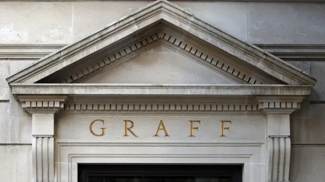 وقعت السرقة في محل "غراف" للمجوهرات وسط لندن