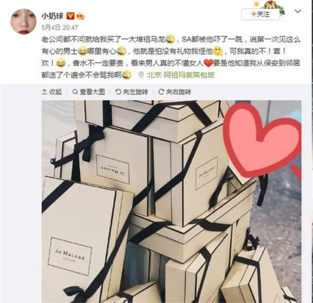微博博主"小奶球"以自己的微博为例解释"凡尔赛文学"。