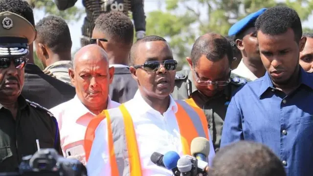 Gudoomiyaha Gobolka Banaadir, Cumar Filish ayaa tgay goobta uu qaraxa ka dhacay