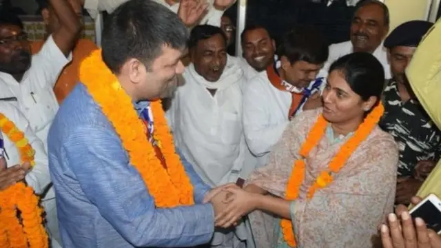 आशीष पटेल और अनुप्रिया पटेल