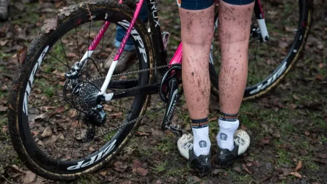 महिला साइकिल सवार