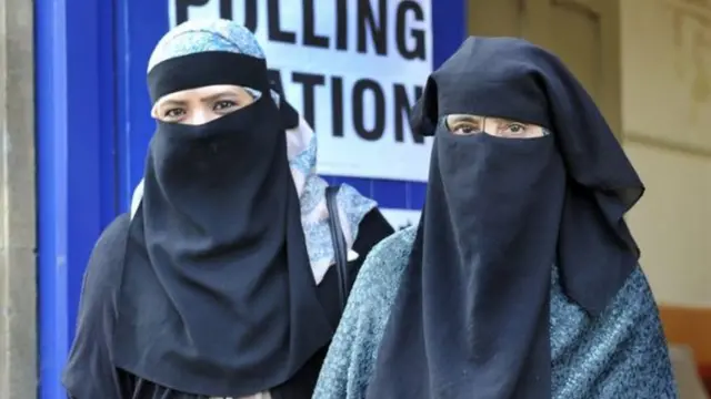 Awon awọn obinrin ti wọn wọ Niqob