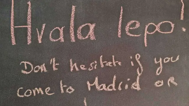 Poruka koju sz Jasmininoj porodici ostavile gošće koje su upoznali preko platforme za razmenu domova