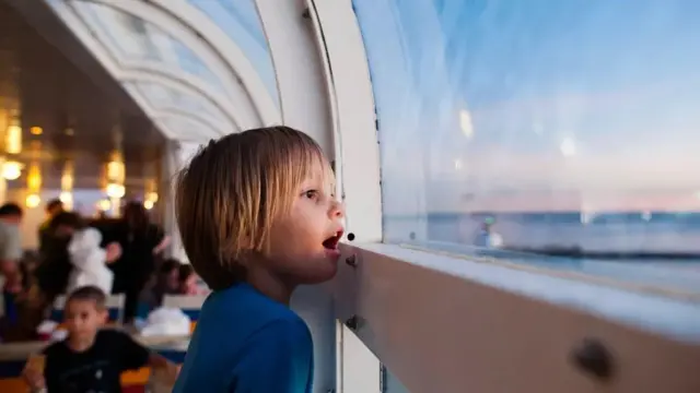 루시 알렉산드라 스펜서는 "여행을 통한 교육은 세상이 얼마나 열려 있고 얼마나 많은 기회가 있는지를 아이들이 깨달을 수 있도록 도와준다"고 말했다