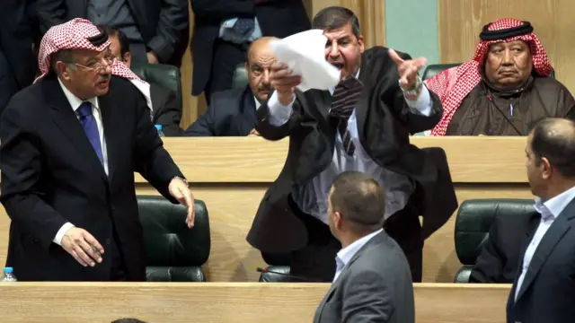 البرلماني الأردني يجدد ثقته لحكومة هاني الملقى