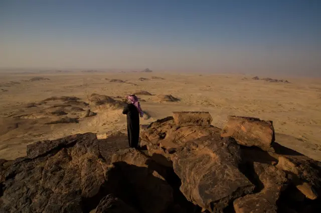 প্রাচীন প্রত্নতত্ত্বের খোঁজে আল উলা ওয়াদি এলাকায় জরিপ চালিয়ে যাচ্ছে প্রত্নতত্ত্ববিদরা।