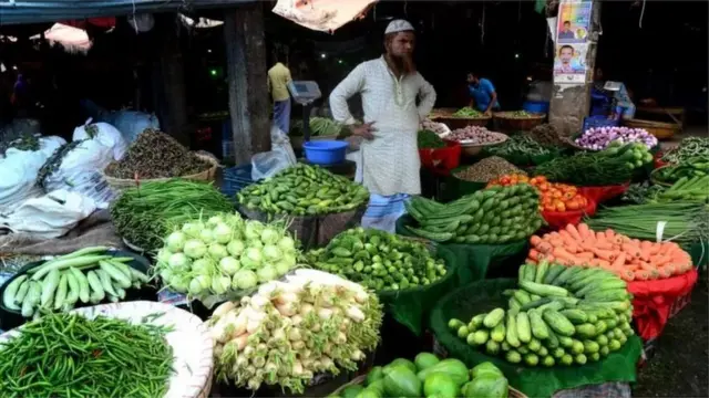 সবজির বাজারও চড়া