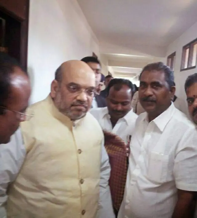 అమిత్ షాతో నిందితుడు వినోద్ జైన్