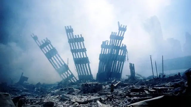 World Trade Centre twin towers: US remember 9/11 attacks in tears - See fotos