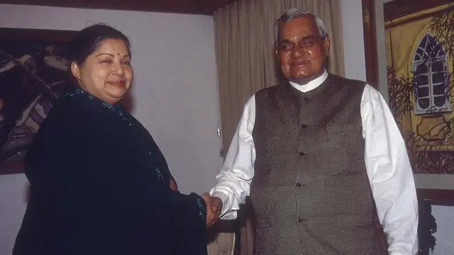 மத்திய அரசை கவிழ்த்த நம்பிக்கை வாக்கெடுப்பு