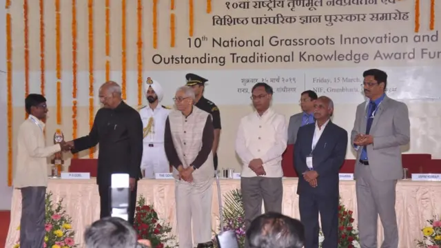 நோயாளிகள் தங்களை பராமரிப்பதற்கு படிக்காத மெக்கானிக் கண்டுபிடித்த "டாய்லெட் படுக்கை"