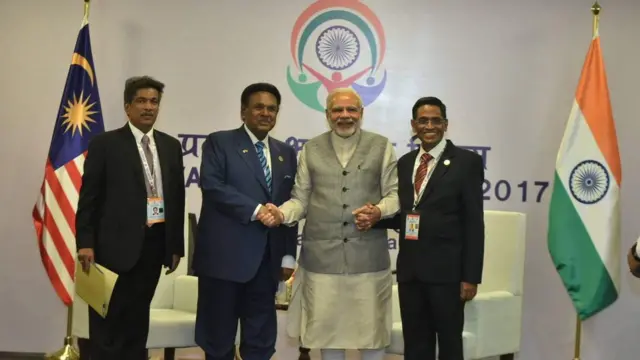 பழரதமர் மோடியுடன்