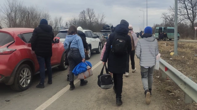 Набагато швидше рухається потік пішоходів