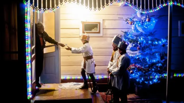 Навіщо ми колядуємо