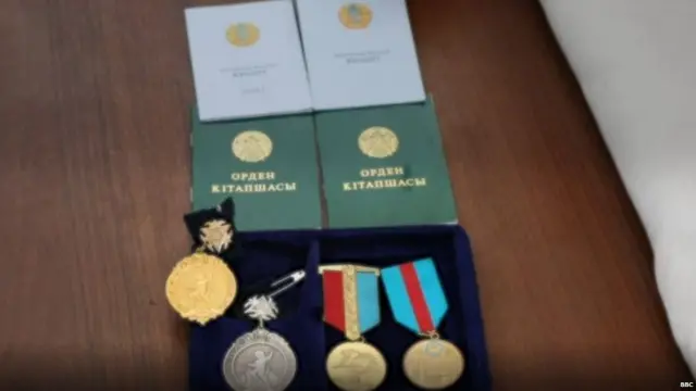 मां को मेडल