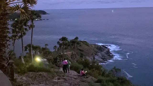 จุดชมพระอาทิตย์ตกที่แหลมพรหมเทพ
