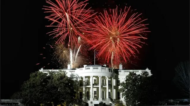 Салют в Вашингтоне в день второй инаугурации Джорджа Буша-младшего (20 января 2005 года)