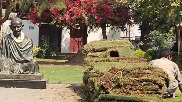 ગાંધી આશ્રમમાં તૈયારીની તસવીર