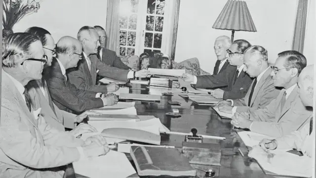 Reunión de representantes iraníes y representantes del consorcio internacional.