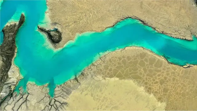 Vista aérea de un estanque de relaves de cobre de la Minera Valle Central en Rancagua, Chile.