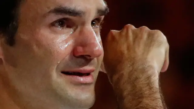 Roger Federer dey cry