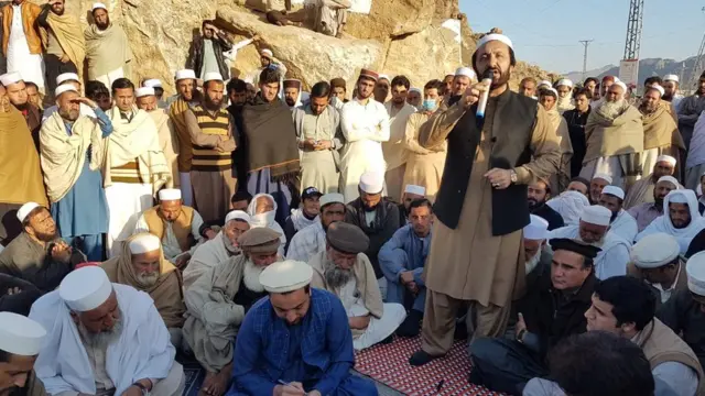عدنان شنواری کی ہلاکت کے خلاف دھرنا