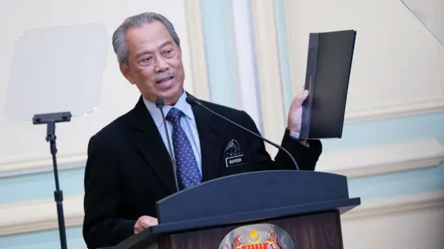 மலேசிய அரசு அதிரடி உத்தரவு : பொது நடமாட்டத்துக்கு இரு வாரங்கள் தடை