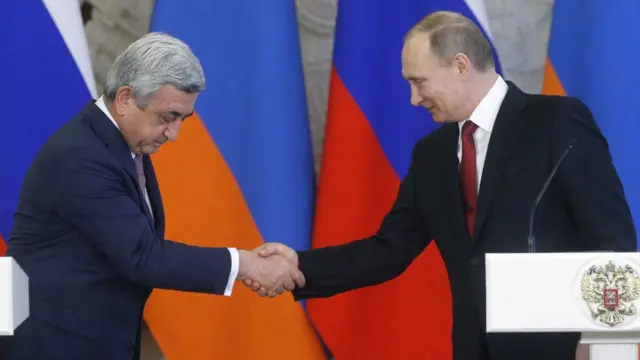 Менш як місяць тому Путін вітав Саргсяна із обранням прем'єром. Тепер у Вірменії нова влада