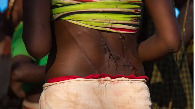 Mace da shatar bulala a jikinta