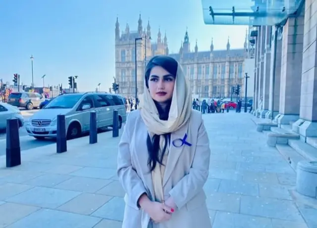 صدف درزاد، فعال دیگر حقوق زنان در لندن گفت، زنان در افغانستان در زندان طالبان گیر افتاده‌اند