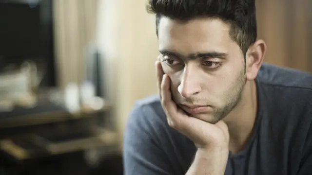 சோகமான ஆண்