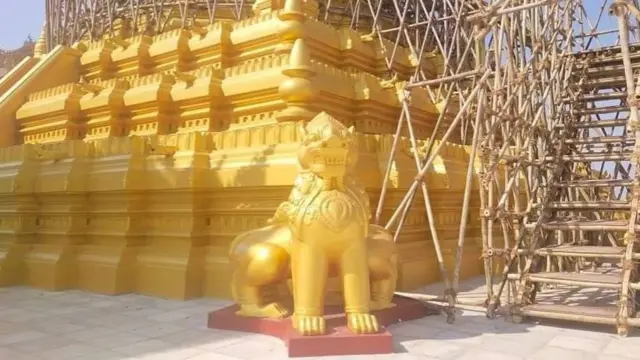 ခန္ဓာကိုယ်နှစ်ခုနဲ့ ခေါင်းတစ်လုံးပါတဲ့ ခြင်္သေ့ ရုပ်တု