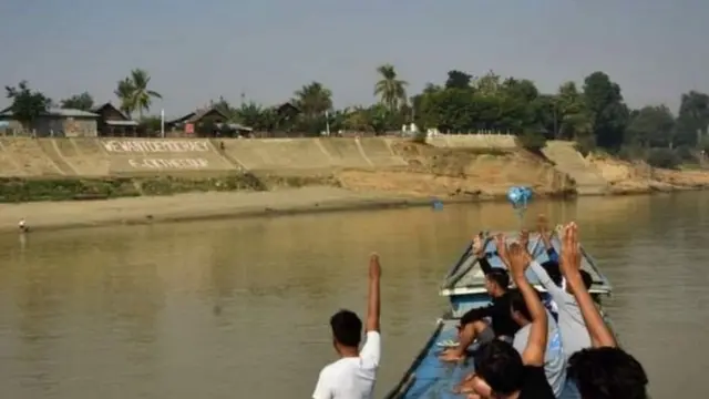 ချင်းတွင်းမြစ်ကမ်းဘေး ကနီနယ်က ရွာတစ်ရွာ