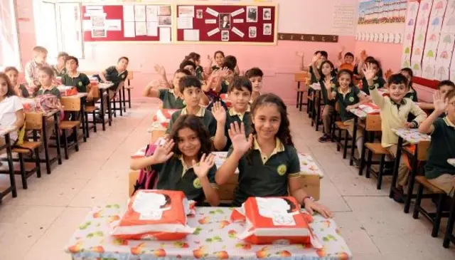 Diyarbakır'daki bir okulda öğrenciler