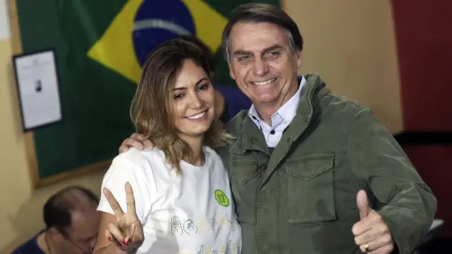 Jair Bolsonaro ve eşi Michelle.