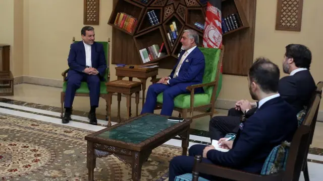 عباس عراقچی معاون وزارت خارجه ایران و عبدالله عبدالله رئیس اجرائی حکومت وحدت ملی