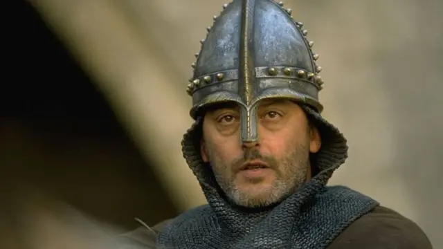 Kilio cha vita vya enzi za kati kilichotumiwa na mtuhumiwa kilitumiwa pia na muigizaji wa Ufaransa Jean Reno huko Les Visiteurs