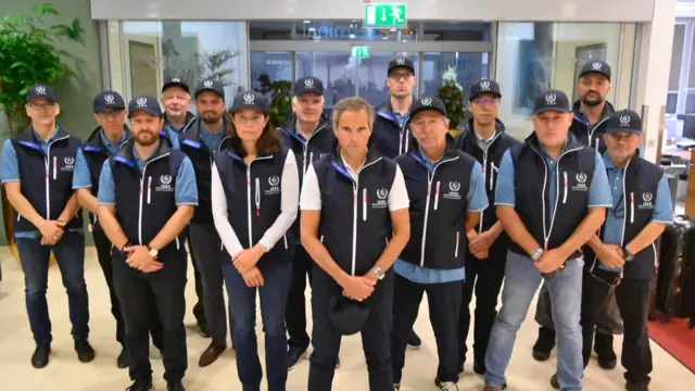 فريق وكالة الطاقة الذرية.