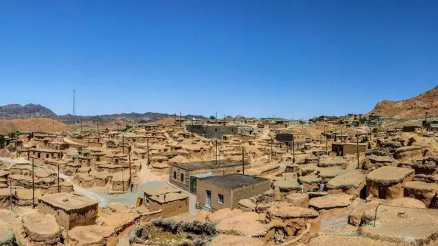 Makhunik, İran