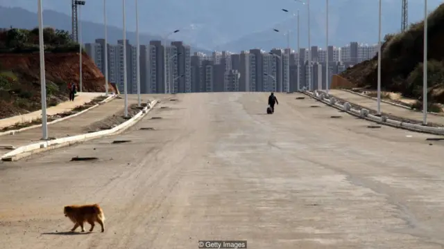Large urban areas were left unoccupied when the expected rush of inhabitants never appeared