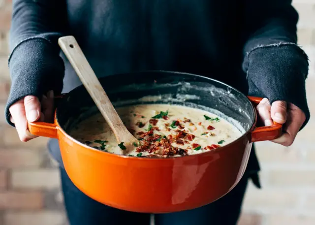 오스트롬 이후 간단하더라도 사랑으로 만들어진 음식에 대한 글을 쓰기 시작했다