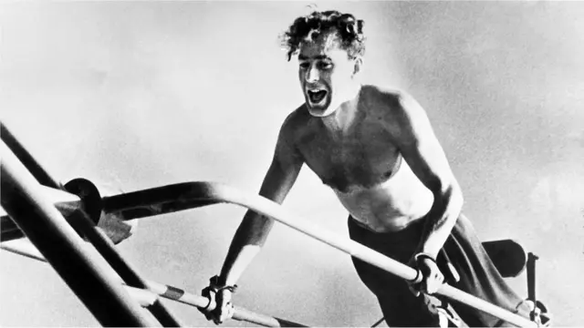 تدريبات رواد الفضاء السوفيتية كانت أقل تركيزا على مهارات قيادة الطائرات مقارنة بتدريبات وكالة ناسا