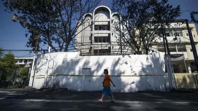 Suasana di depan Gereja Pantekosta Pusat Surabaya yang menjadi lokasi ledakan bom pada Mei 2018.