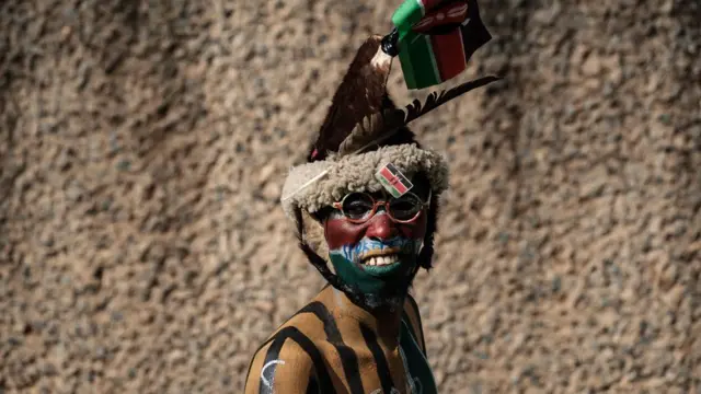 ኬንያውያን ደገፍቲ ኩዕሶ እግሪ ጋንታ ጎር ማሂያ ጋንትኦም ምስ ኢንግሊዝያዊት ጋንታ ሃልሲቲ ኣብ እተጻወተትሉ ግዜ ደገፎም ብኸምዚ ክገልጹ ተራእዮም።