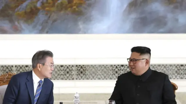 남북관계는 과거 북한이 2018 평창동계올림픽에 참가한 것을 계기로 개선되며, 문재인 대통령과 김정은 북한 국무위원장의 정상회담으로 이어졌다