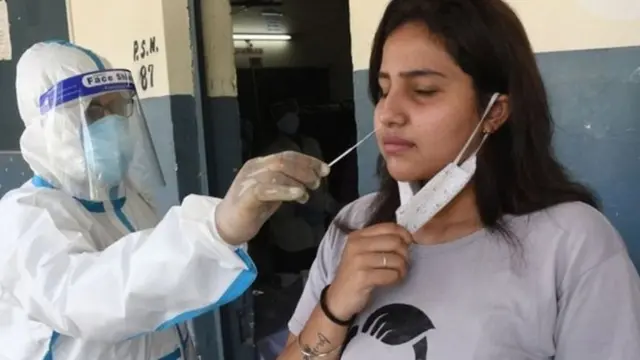 தமிழ்நாட்டில் அதிகரிக்கும் கொரோனா தொற்று: வெளியில் வர வேண்டாமென அரசு வேண்டுகோள்