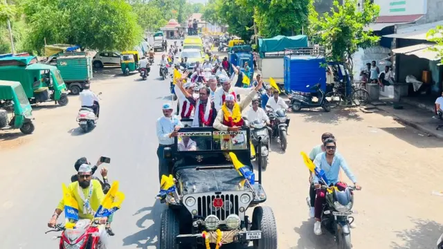 గుజరాత్‌లో ఆమ్ ఆద్మీ పార్టీ కార్యకర్తలు